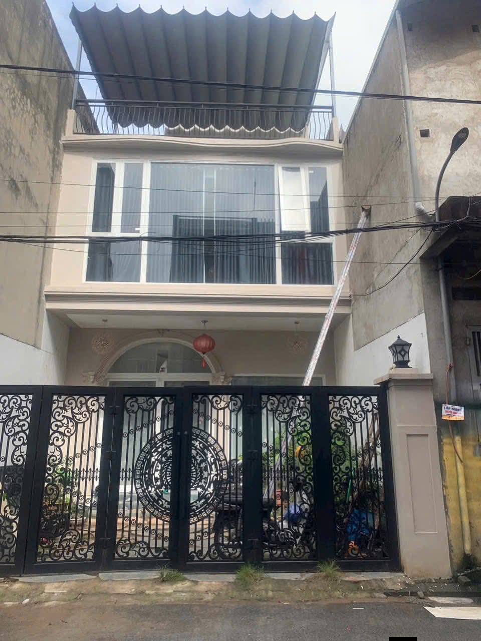 Đông Hội Đông Anh.Nhà 3 tầng mới xây. Đường xe tải  _ Nhà đẹp mới xây dân xây chắc chắn. Hàng xóm Vin Cổ Loa